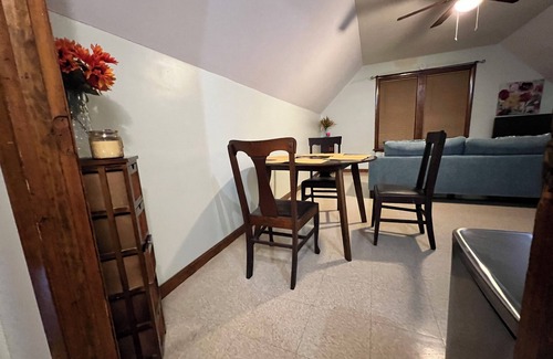 Holyoke House | Holyoke House Oasis - Near Colleges, Cities & More