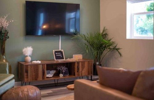 Ottawa House | Home 15 min from Starved Rock and Chicago Skydive!