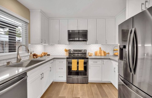 South Natomas House | Home 4 miles to Downtown & 9 miles to Airport