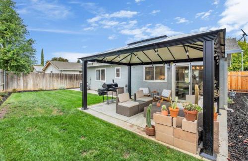 South Natomas House | Home 4 miles to Downtown & 9 miles to Airport
