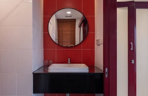 Khlong Ton Sai Apartment | Home away from home for family and friends 10 mins to ICON SIAM Department store