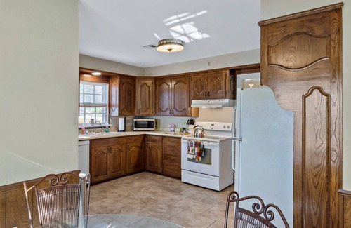 Ada House | Home adjacent to Country Club, near Hospitals, Park, College and shopping.