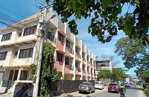Basak House | Home away from home. Minutes away to beach resorts around Mactan Island.