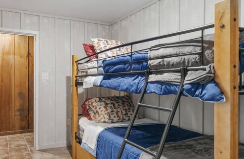 Eastabuchie Bed & Breakfast | Home away from home 4 beds, 1 king, 2 queen, set of bunk beds and sofa bed.