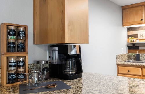 Murray Condo | Home Away From Home-Cozy Condo Mountain ViewsnAirport-30 min.