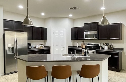 Laveen House | Home away from home in Sunny AZ -Office & 4 bedroom