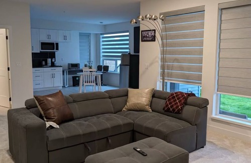 Mission House | Home away from home, next to Mission golf course, racetrack and hiking trails.