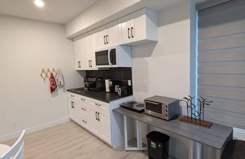 Mission House | Home away from home, next to Mission golf course, racetrack and hiking trails.