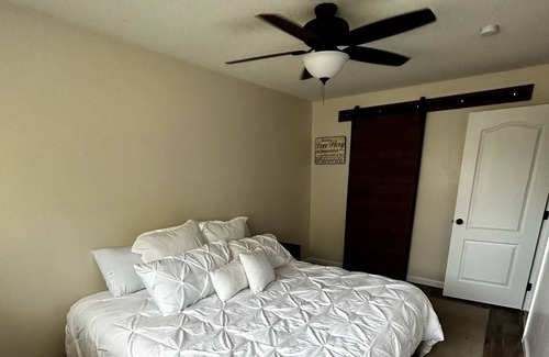 Lemoore House | Home Away From Home W/Pool