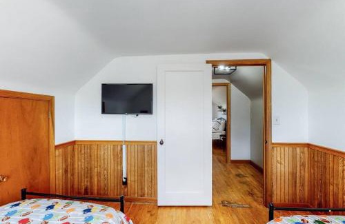 Canton House | Home Champions-HOF Village Comfort
