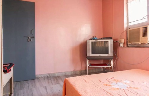 Ballygunge Park House | HOME COMFORT AT BUDGET PRICE NEAR MARKET