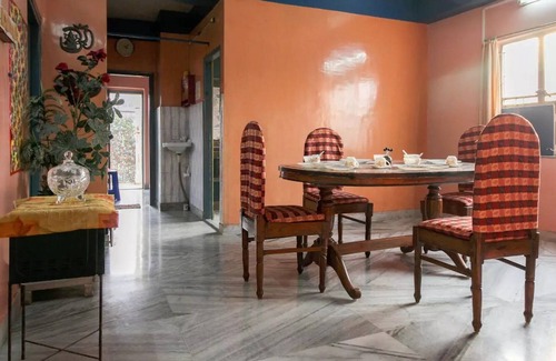 Ballygunge Park House | HOME COMFORT AT BUDGET PRICE NEAR MARKET