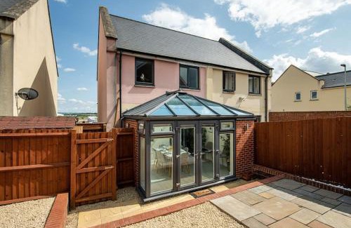 Patchway House | Home designed for contractors and families