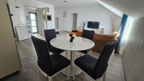 Lazaret House | Home Dulcesa