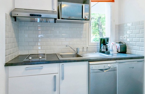 Saint-Saturnin-les-Avignon House | Homerez - Cozy House in Saint-Saturnin, pool