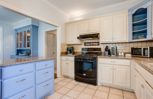 Cedar Valley House | Home in Cimarron National Golf Club w/Hot Tub!