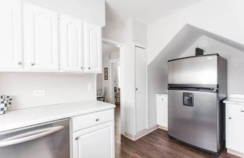 Libertyville House | Home in DT Libertyville great for Navy Graduations