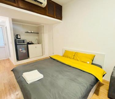Hang Dao Apartment | Home in Old Quarter - Night market