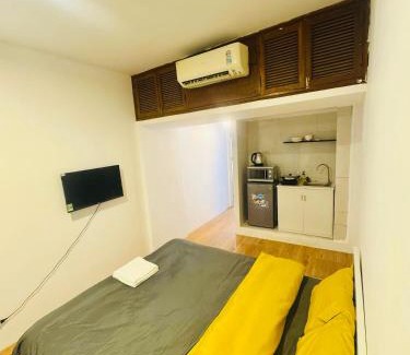Hang Dao Apartment | Home in Old Quarter - Night market
