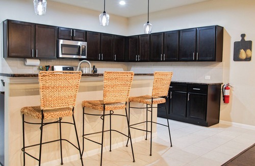 Alvin House | Home In The Heart Of Alvin!