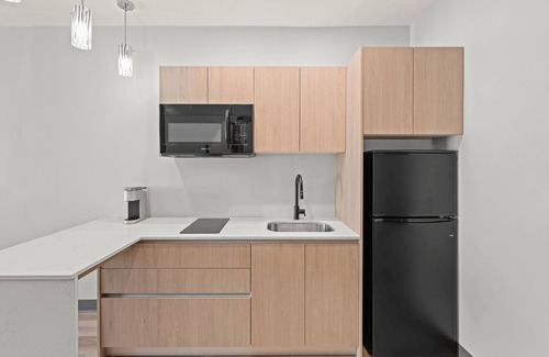 Regina Hotel | Home Inn and Suites Regina Airport