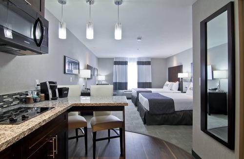 Regina Hotel | Home Inn and Suites Regina Airport