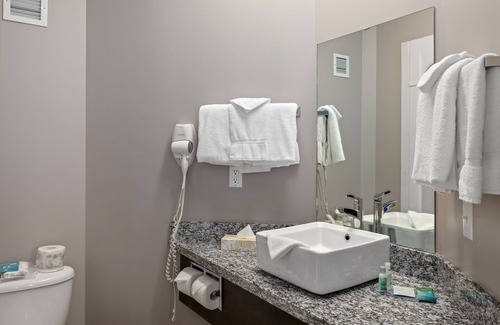 Medicine Hat Hotel | Home Inn Express - Medicine Hat