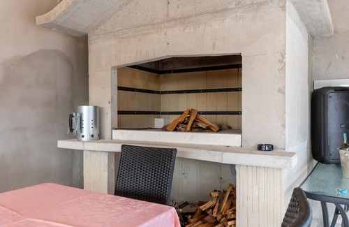 Bristivica House | Home JURE&KATE with a pool near Trogir with parking, BBQ
