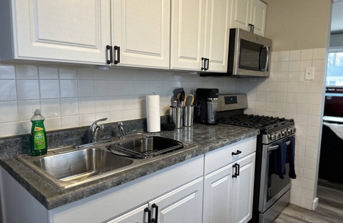 Hazelwood House | Home near Airport and Highway!
