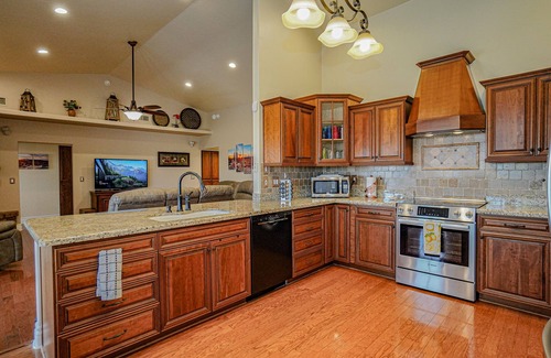 Fountain Hills House | Home near Scottsdale w/Views /Pool /Spa /Putting Green /Pool Table & Grill