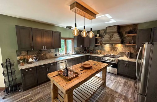 Wilkes-Barre House | Home on 6 Acres, Privacy Amazing-Hot Tub-Game Rm-Fire Pit-Sleeps 16