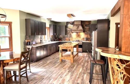 Wilkes-Barre House | Home on 6 Acres, Privacy Amazing-Hot Tub-Game Rm-Fire Pit-Sleeps 16