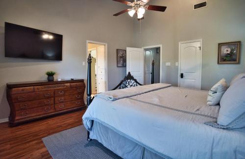 Salado House | Home On the Green
