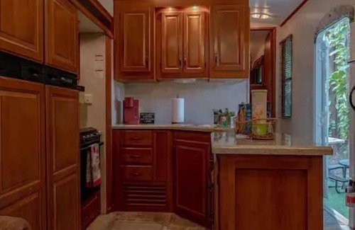 Greater Northdale House | Home + RV on beautiful Lake