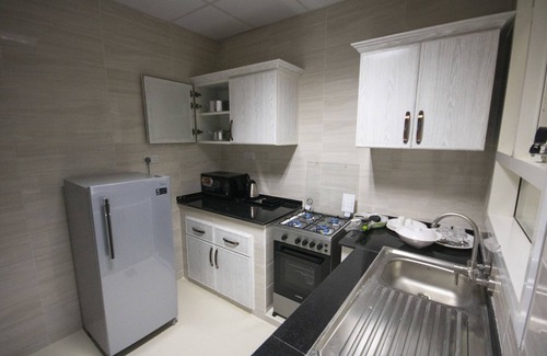 Azaiba Apartment | Home Station Hotel