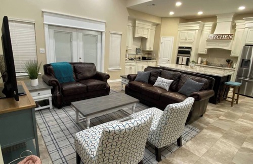Eagle Pass House | Home Sweet Home Awaits you
