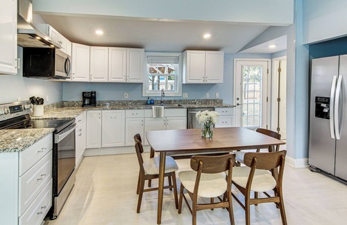 Parker House | Home w/Private Yard - Walk to Swamp Rabbit Trail