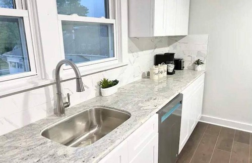 Prospect Hill Historic District House | Home with King Bed Near UCONN & ECSU & Hospital