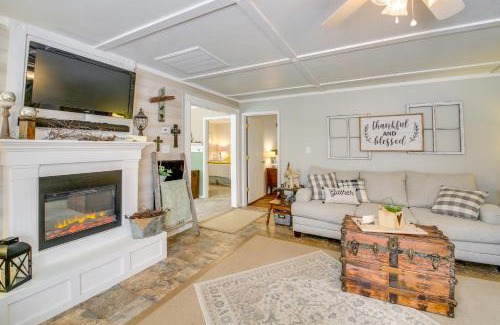 Mid America House | Home with Ouachita River and Lake Hamilton Access