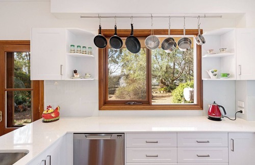 Mount Rivers House | Home with stunning views in Hunter Valley. 10pp hot tub spa & Tesla charger