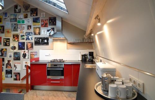 Easterlittens House | Home with Vinyls, Bikes and Waterways