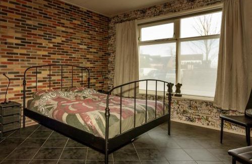 Easterlittens House | Home with Vinyls, Bikes and Waterways