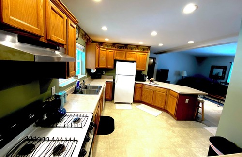 Warsaw House | Homeaway Haven 3 room, 2 bathroom house in charming Warsaw with WiFi, AC.