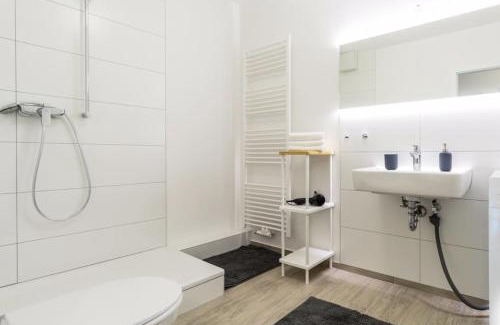 Dusseldorf Old Town Apartment | HOMEFY OLDTOWN APARTMENT - 6 people - 2 bath - balcony - top location