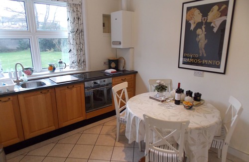 Morningside Apartment | Homely 2 bed apartment in the vibrant Morningside area of Edinburgh.