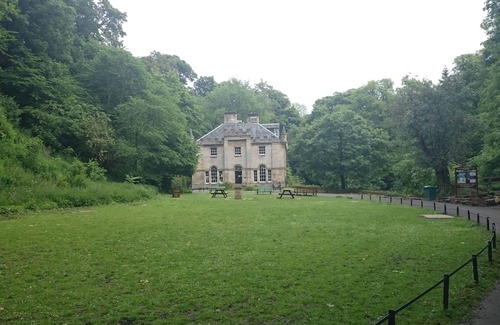 Morningside Apartment | Homely 2 bed apartment in the vibrant Morningside area of Edinburgh.
