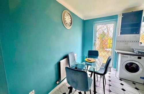 Kidlington House | Homely 2 bedroom house, parking