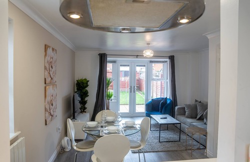 Wolverton Apartment | Homely 3 Bedroom House