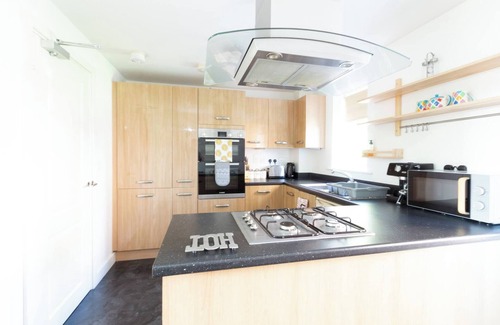 Stoke-on-Trent Ski Chalet | Homely 4BD Townhouse Next to Hanley Park