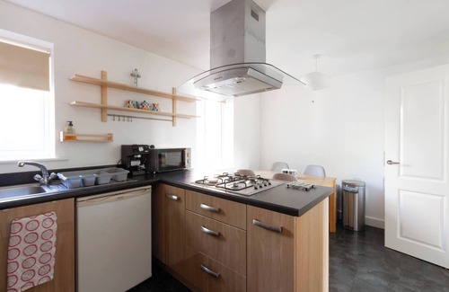 Stoke-on-Trent Ski Chalet | Homely 4BD Townhouse Next to Hanley Park